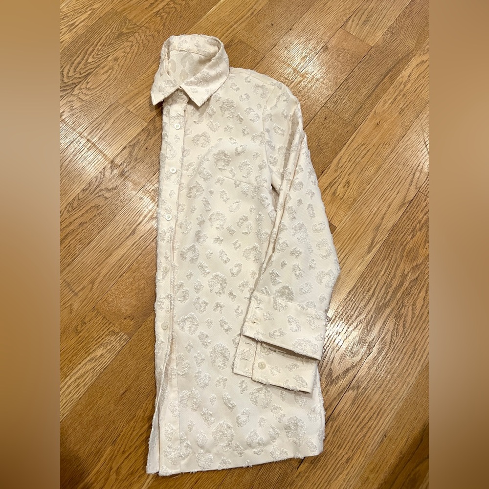 Textured Cheetah Print Button Down - Picture 4 of 4